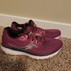 Saucony womens running shoe Like New